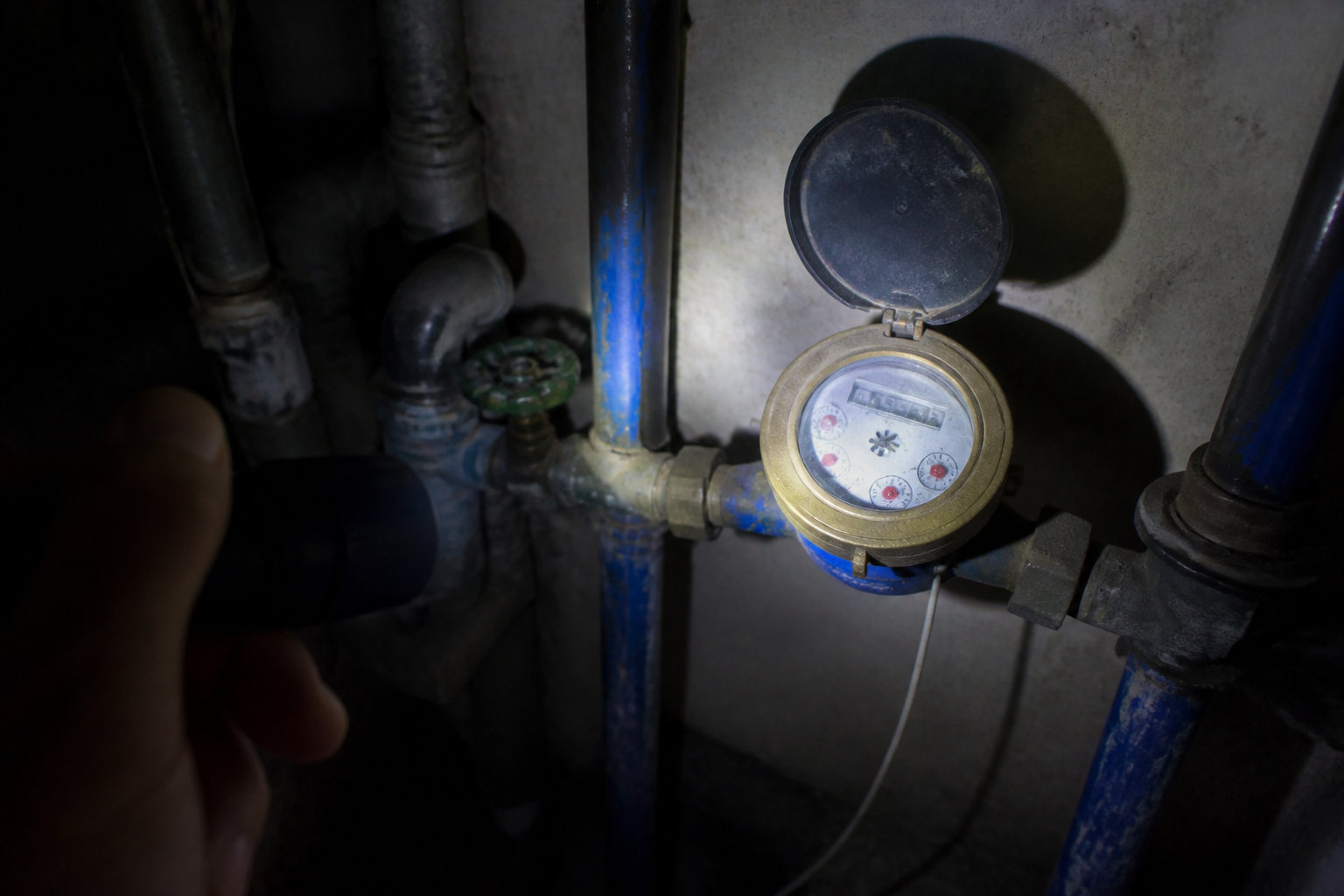 Surconsommation eau locataire : comment identifier une anomalie réelle
